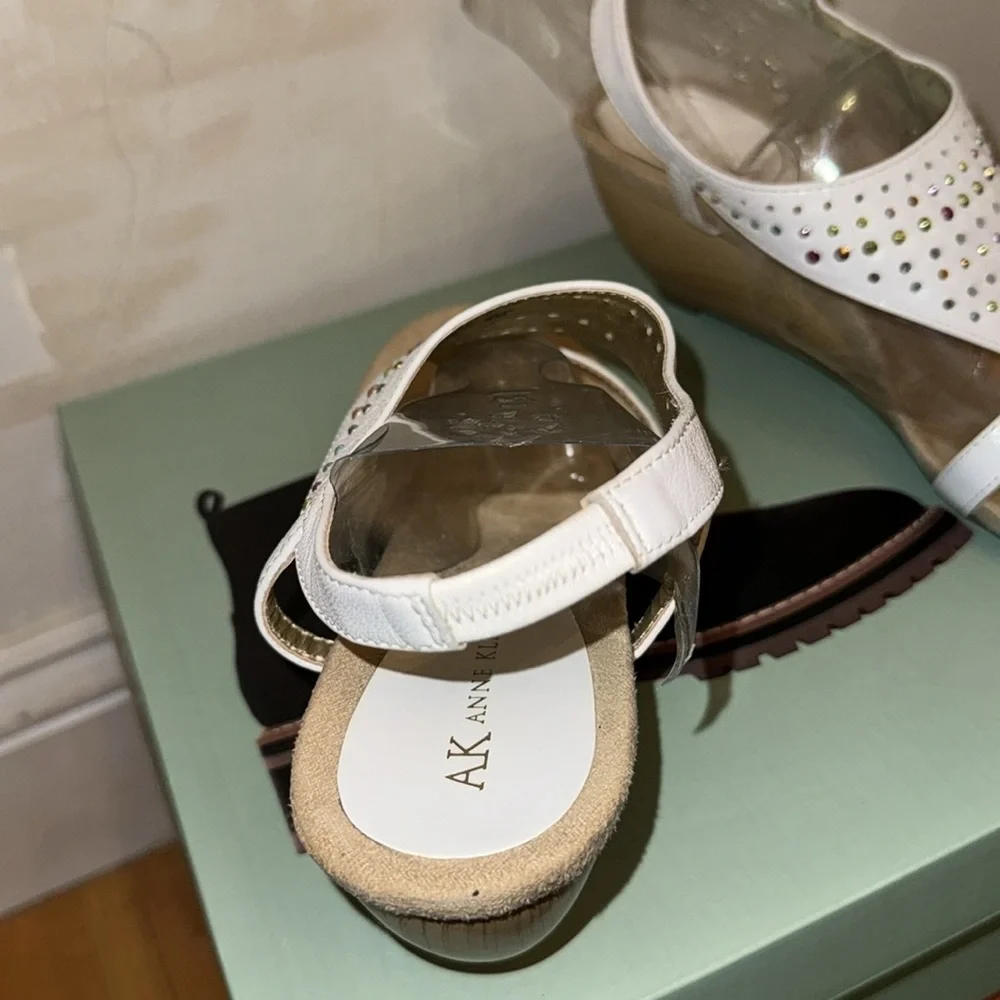 BRAND NEW CASUAL SUMMER HEALS - Picture 3 of 3